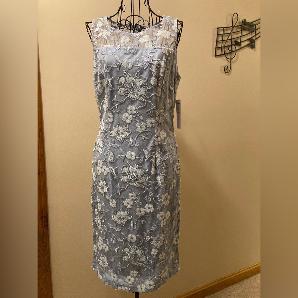 DEAL OF THE DAY Alex Evenings light blue sleeveless embroidered and faint sequin